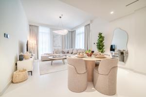 Luxury 2-Bed Apartment l Emaar Beachfront