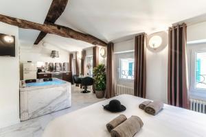 Sahara & Amazzonia Luxury Rooms- The House of Travelers