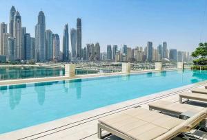 Luxury 2-Bed Apartment l Emaar Beachfront