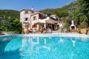 Arapaki Secret Garden, Ground Floor 2-bed Deluxe Suite, Private Pool & Sea View