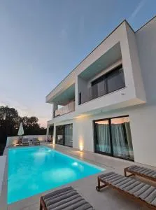 Villa Artemis II - Luka