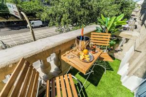 High-End 2-bedroom in The Center with Balcony