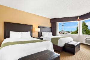 Queen Room with Two Queen Beds - Non-Smoking room in Quality Inn Uptown