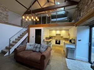 Beautifully Converted Home - Hutton Bushel