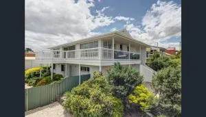 Breezes at Hayborough - Coastal beach house and pet friendly - Hayborough