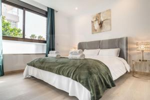 Seaside apartment steps from Marina Port by REMS