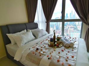 RR327 KLCC view WTC 5Pax 2BR Balcony Fireworks