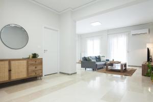 Panormou Modern 3 Bd Apt with Balcony