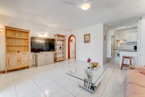 Apartment with pool view