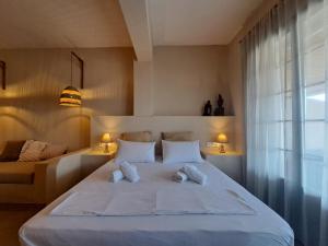 Stay with Maira at Moonlight