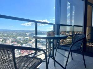 Deluxe 2BD Apt with Infinity Pool