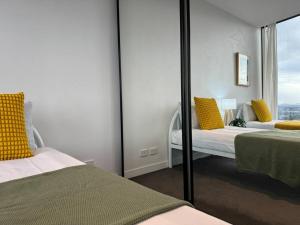 Deluxe 2BD Apt with Infinity Pool