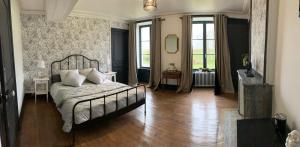 Sejours chez l'habitant CHATEAU DE FRANQUETOT & D Day Collins Museum : photos des chambres