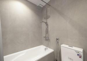 lux 2BD in heart of Downtown, 2 Mins Walk to Dubai Mall - Burj al Nujoom