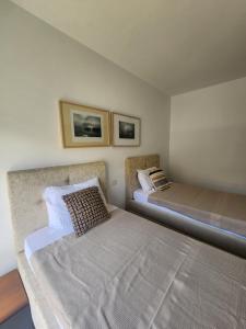 Swan Lake North Coast Luxurious Chalet