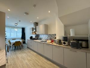 Beautiful Newbuild 5 bedroom Town House