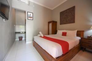 RedDoorz near Mertasari Beach 2