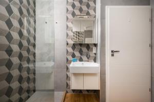 New Varsovia Comfort 569 by BookingHost