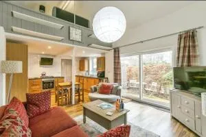 Cosy cottage in Christchurch, 1 double & 2 singles with private garden & parking - Holdenhurst