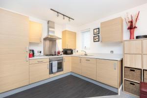 BLUE WATERS 2 by BOURNECOAST- A Modern Apartment Near the Sandy Beaches - FM3590