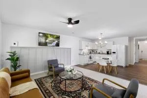 Cozy Retreat, Serene 4BR Ranch - Burlington