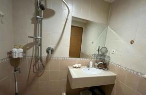 2BR-Hamptons Park Apartment