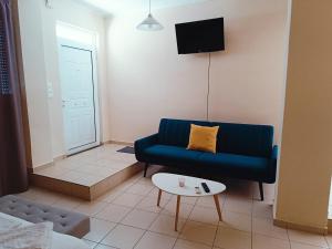 ΔΙΑΤΙΘΕΤΑΙ Γκαρσονιέρα