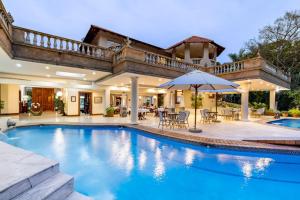 Christies at 32 on Russell