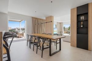 Penthouse with pool by Costarentals - Ref 214