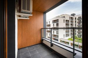 Metro Wierzbno Stylish Apartment by BookingHost