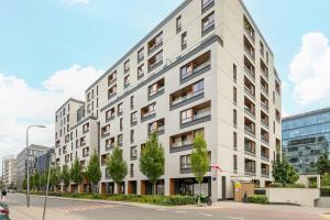 Metro Wierzbno Stylish Apartment by BookingHost