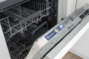 Metro Wierzbno Stylish Apartment by BookingHost