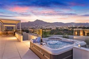 Penthouse with pool by Costarentals - Ref 214