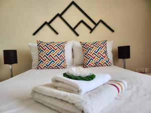 Fully furnished 3br master ensuite penthouse