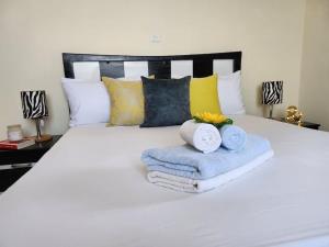 Fully furnished 3br master ensuite penthouse
