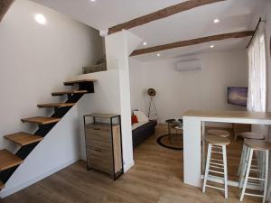 Maison entre mer et garrigue