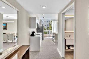 King Suite balcony water views-Hosted by Sweetstay