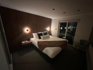 City fringe modern apartment with car parking