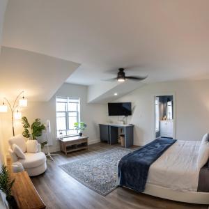 Captain Dans Sunset Suite