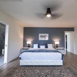 Captain Dans Sunset Suite