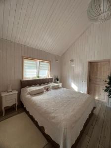 Luxury countryside house 2 min walk to the beach