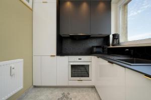 Przestronne Studio Blisko Starego Miasta by Noclegi Renters