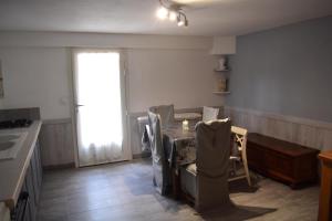 chambres dhĂ´tes en rez de villa avec piscine