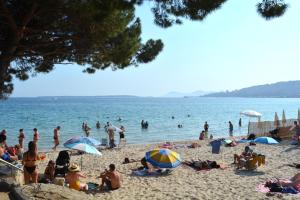 chambres dhôtes en rez de villa avec piscine