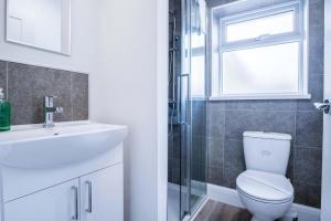 Fleet Street - 2 Bedroom Holiday Home - Swansea