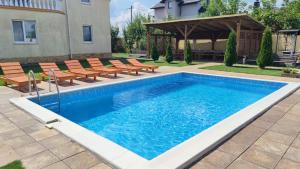 Дом с бассейном и сауной