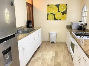 Habitación dentro de un departamento muy bien ubicado