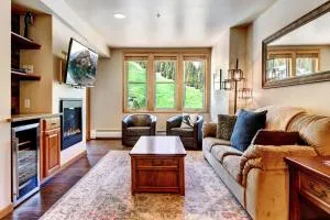 Ski In Out Luxury Condo 2403 I Hot Tub I Gym I Ski Views I Best Price I FREE Adventures Daily - Black Hawk