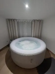 L08 Jacuzzi 5 Étoile par Villa Dengous - Clichy-sous-Bois