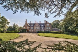 Alward House by Group Retreats
